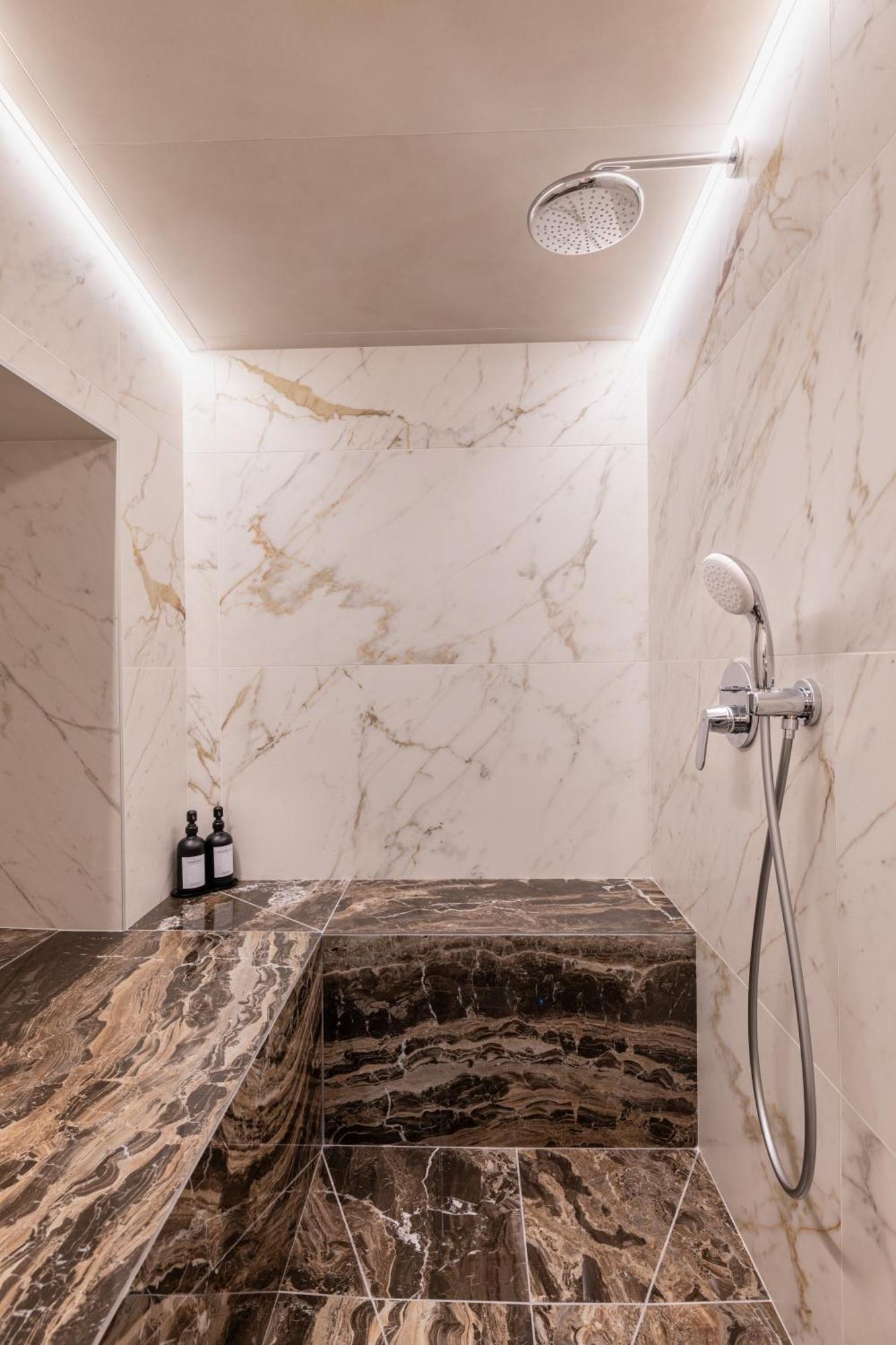 C0C00N Veritable Hammam A Partager A Deux Riom Ngoại thất bức ảnh