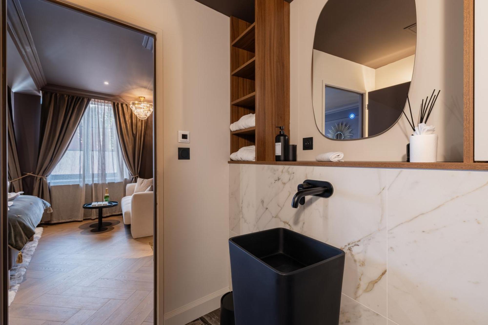 C0C00N Veritable Hammam A Partager A Deux Riom Ngoại thất bức ảnh